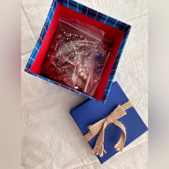 FREE Giveaway Mystery Box ~ 8 pieces of Jewelry - Picture 2 of 2